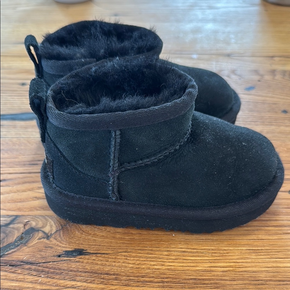 UGG boots black